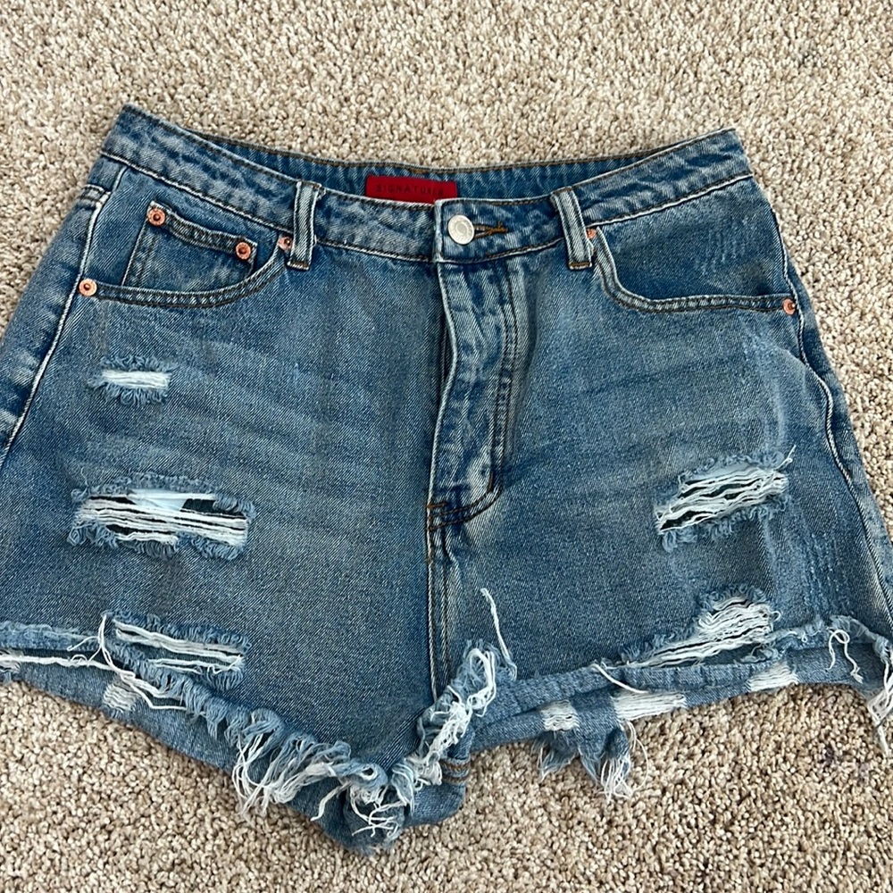 SIGNATURE 8 Denim Shorts